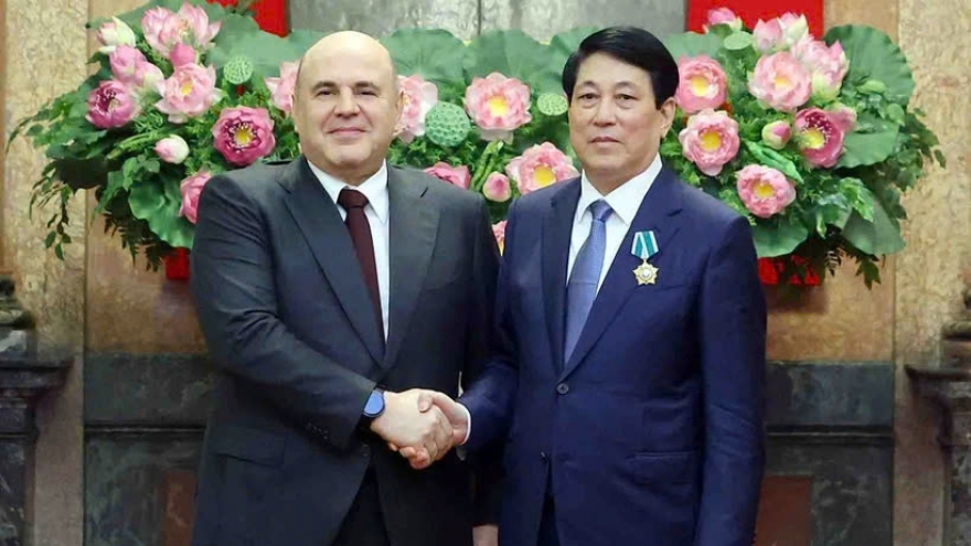 State President Luong Cuong receives Russian PM Mikhail Mishustin